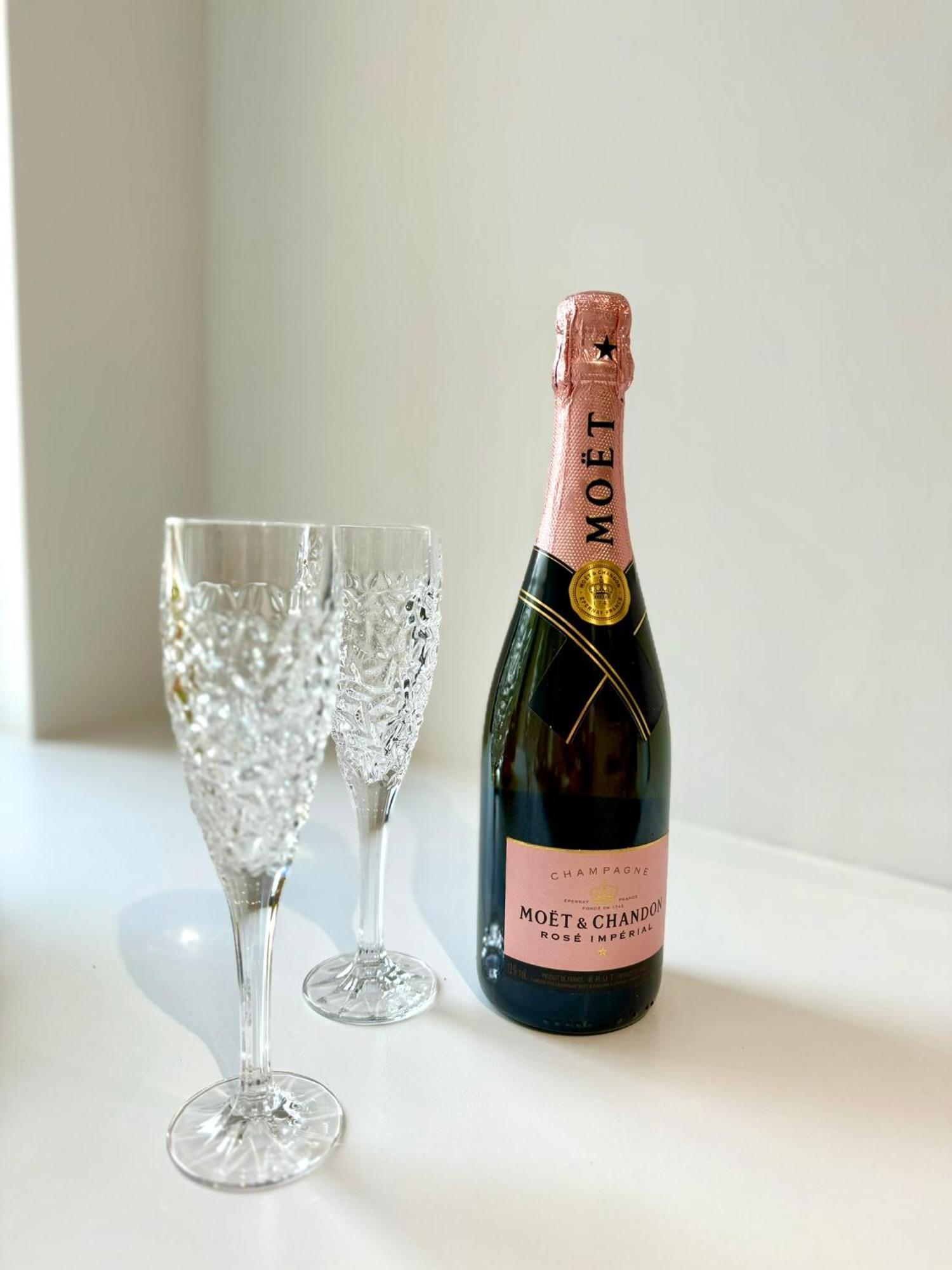 Amazing Large 3 Bedroom Apartment - Sleeps 8! Bournemouth Buitenkant foto
