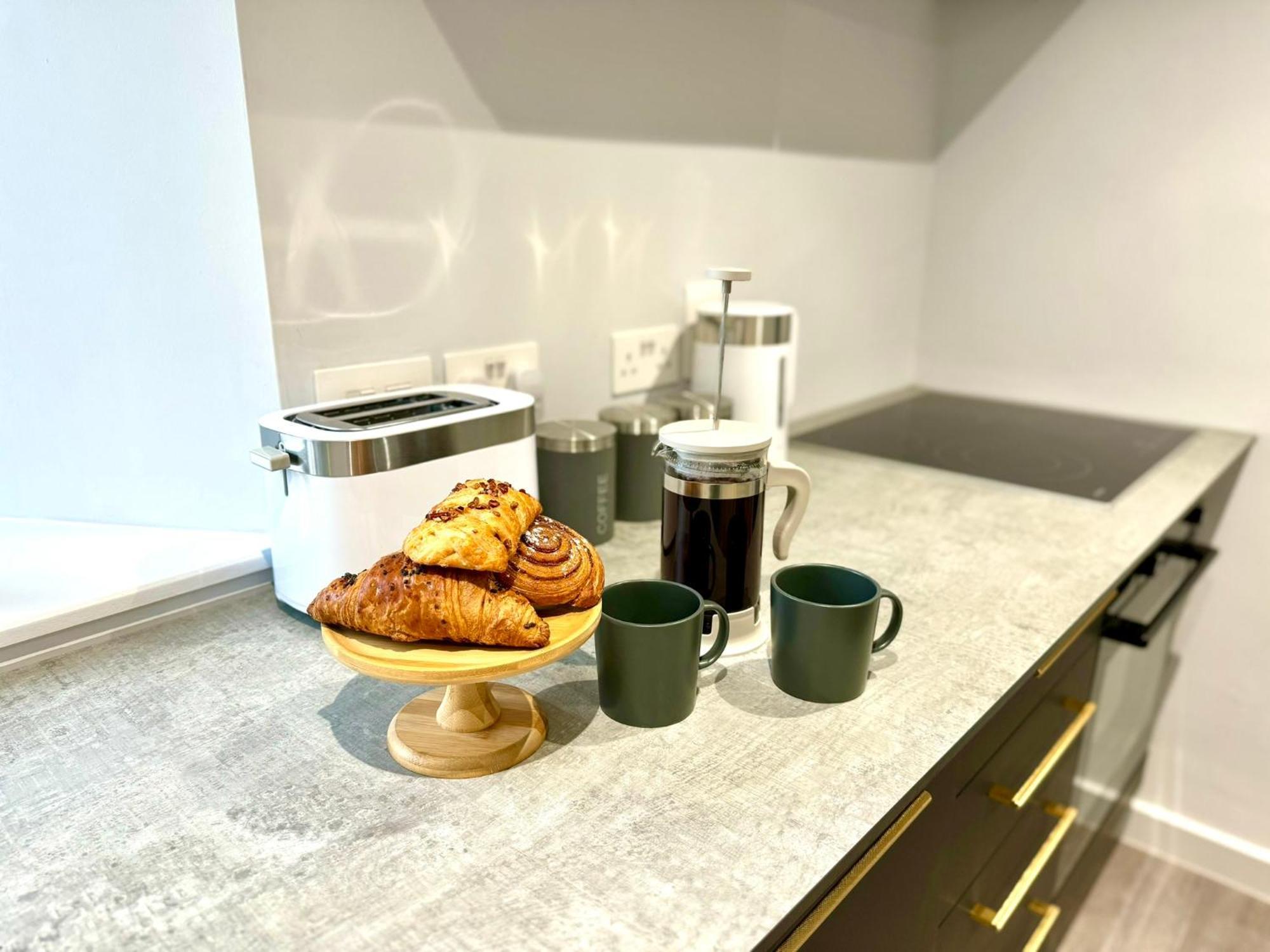 Amazing Large 3 Bedroom Apartment - Sleeps 8! Bournemouth Buitenkant foto