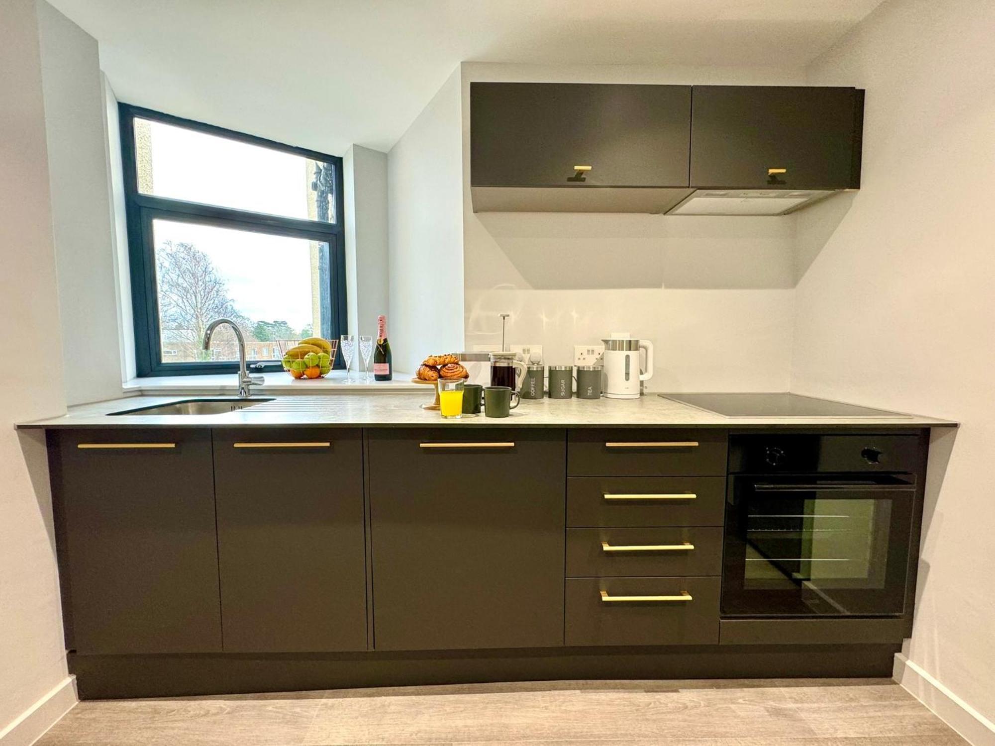 Amazing Large 3 Bedroom Apartment - Sleeps 8! Bournemouth Buitenkant foto