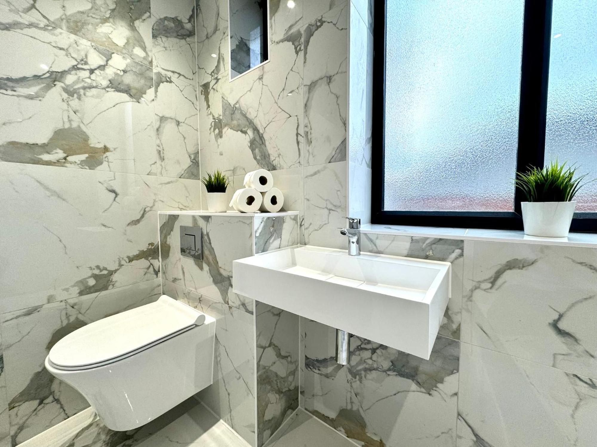 Amazing Large 3 Bedroom Apartment - Sleeps 8! Bournemouth Buitenkant foto