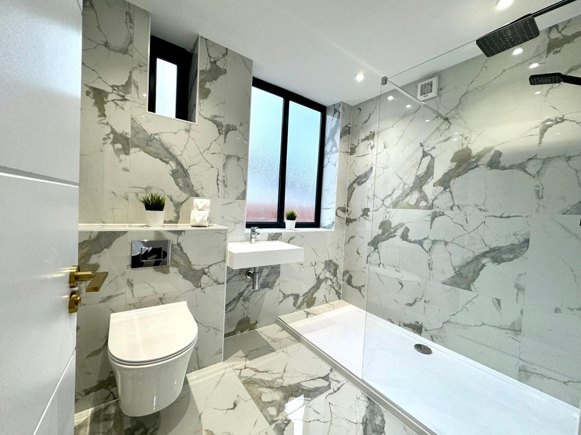 Amazing Large 3 Bedroom Apartment - Sleeps 8! Bournemouth Buitenkant foto